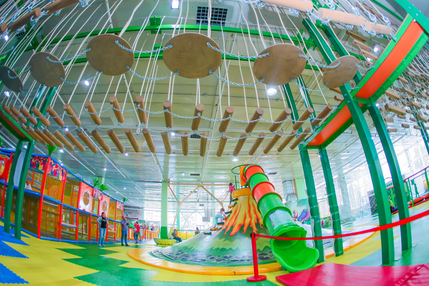 Крытый веревочный парк и скалодром RIO Kids в Новосибирске