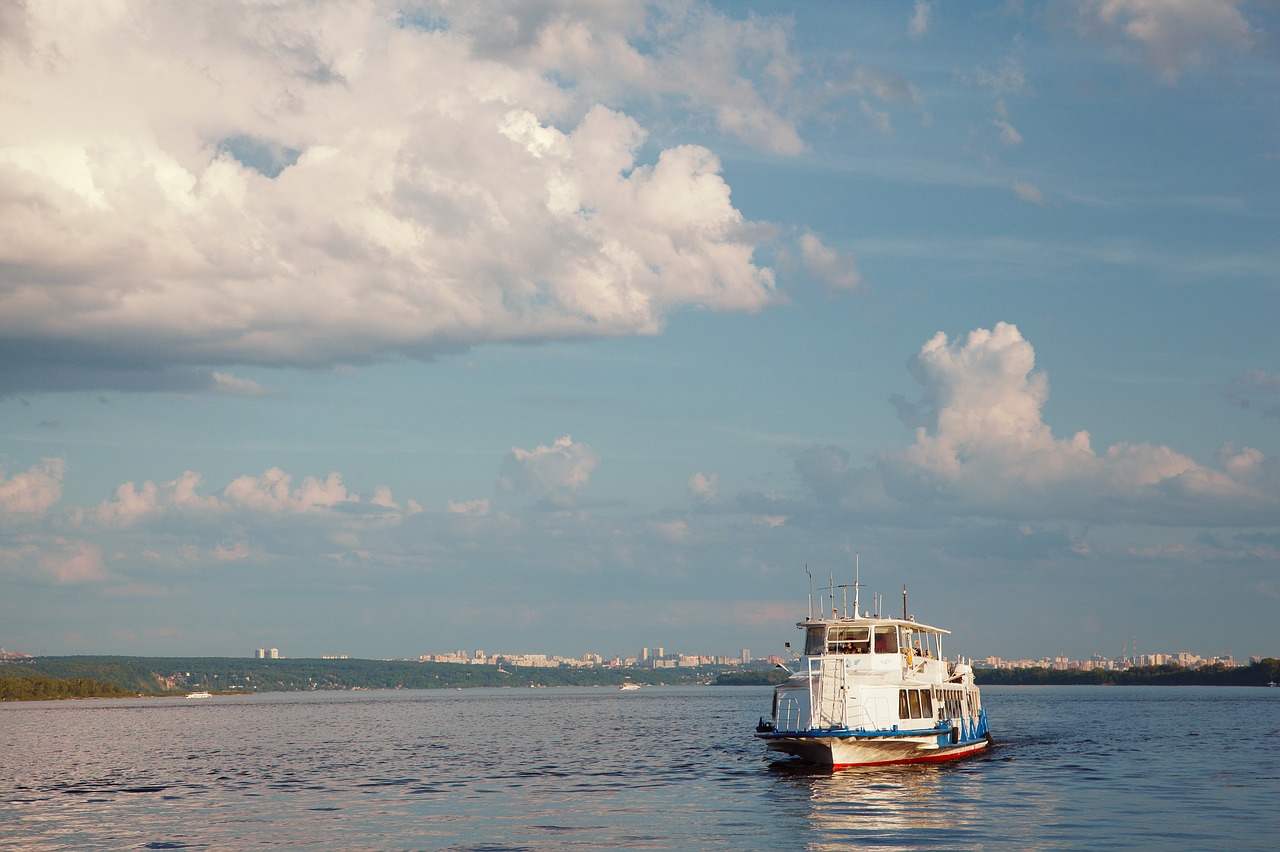 Речные прогулки по Оби и Обскому морю