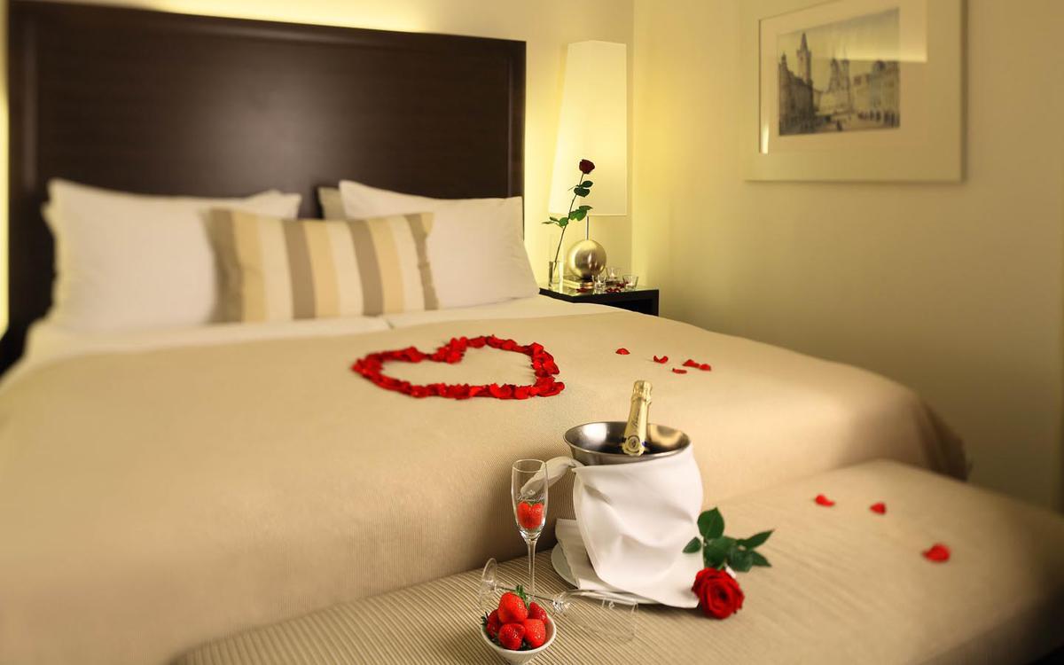 Номер для молодоженов в отеле Как отметить 14 февраля: 25 идей на день влюбленных