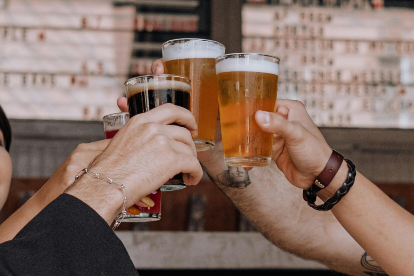 Крафтовая пивоварня: Традиционные мужские развлечения