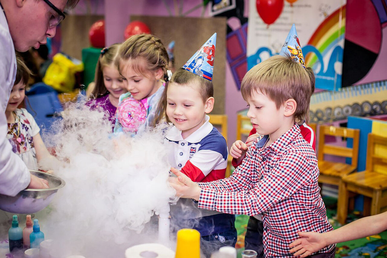 Детский день рождения в мастер-классе Химическое шоу со взрывами и дымом